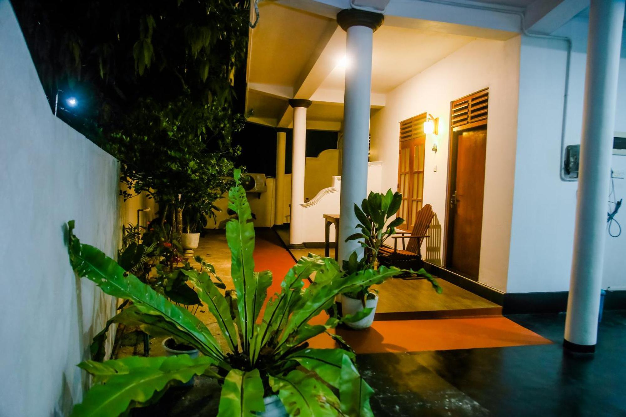 Bed and Breakfast Little Angels à Mirissa Extérieur photo