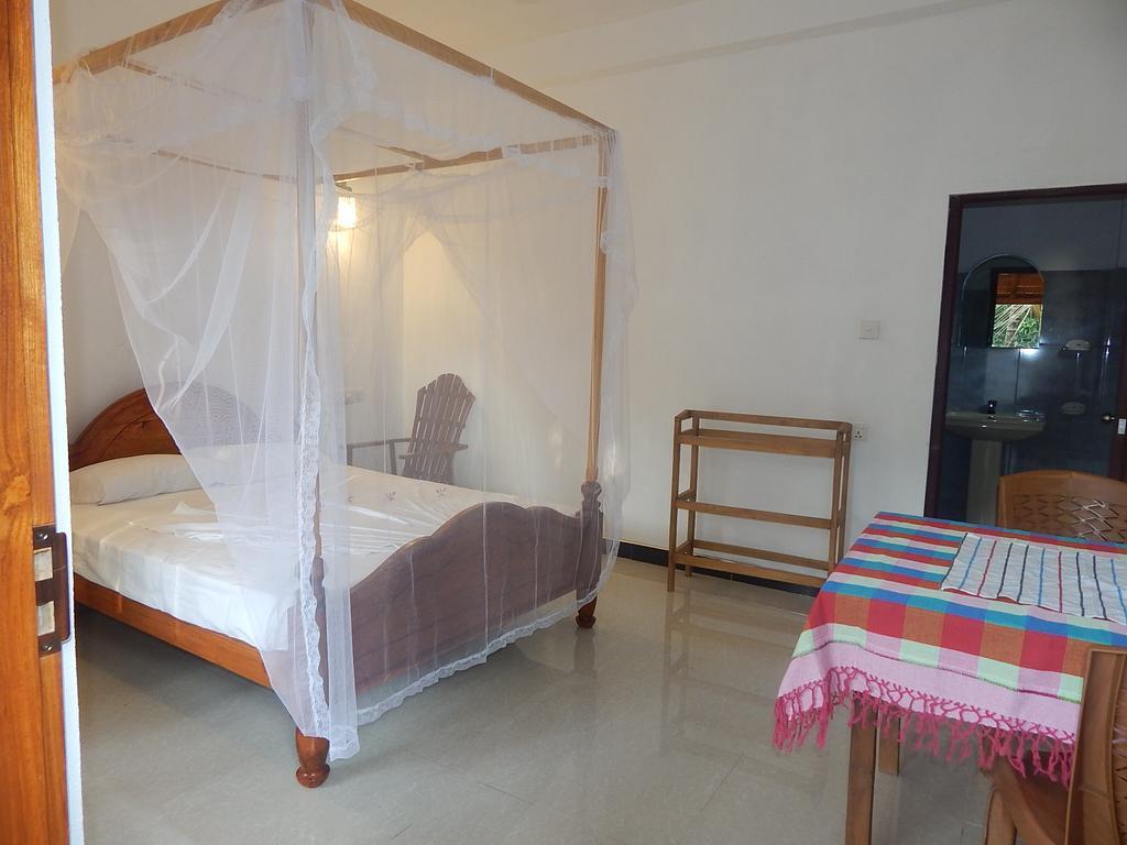Bed and Breakfast Little Angels à Mirissa Chambre photo