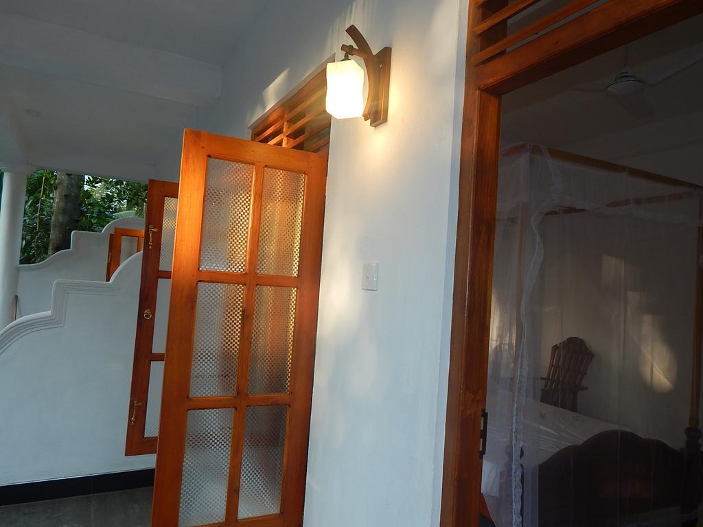 Bed and Breakfast Little Angels à Mirissa Chambre photo