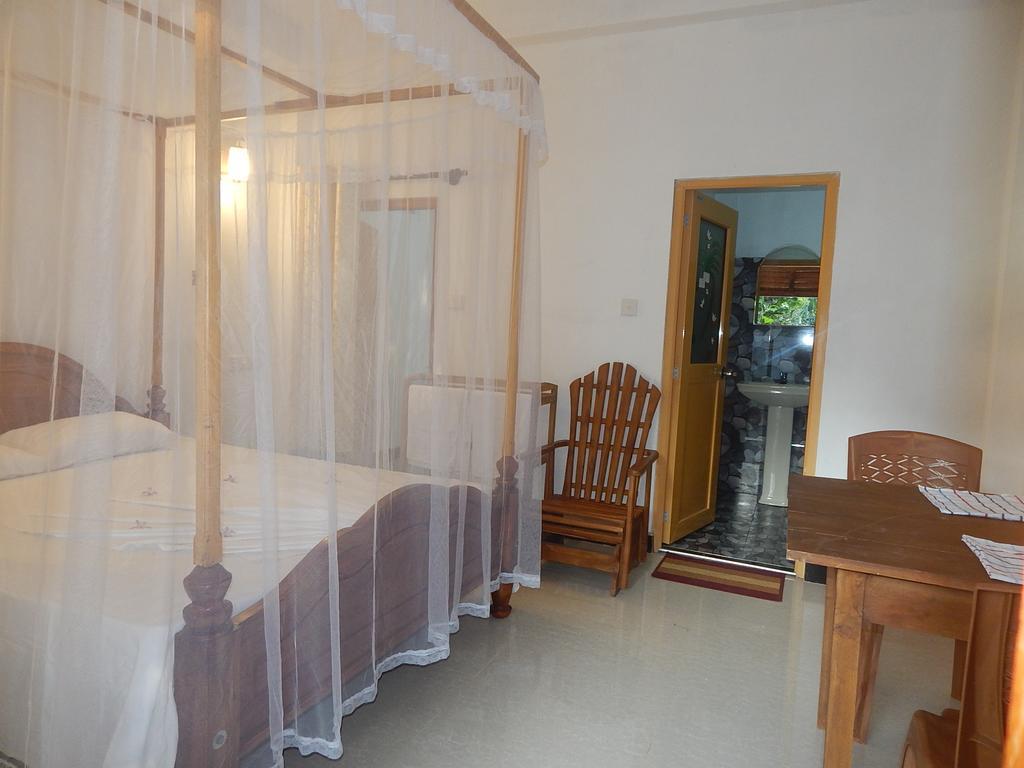 Bed and Breakfast Little Angels à Mirissa Chambre photo